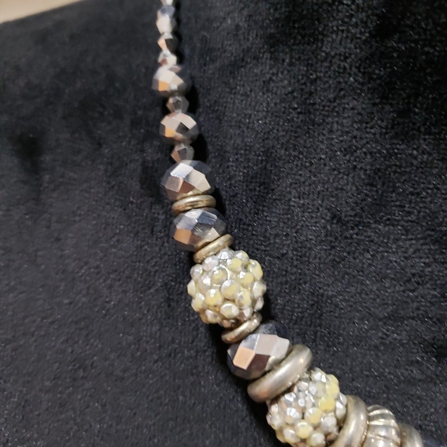 Womens Modern Fashion Chunky Charm Silver Tone Beaded Elegant Collar Necklace