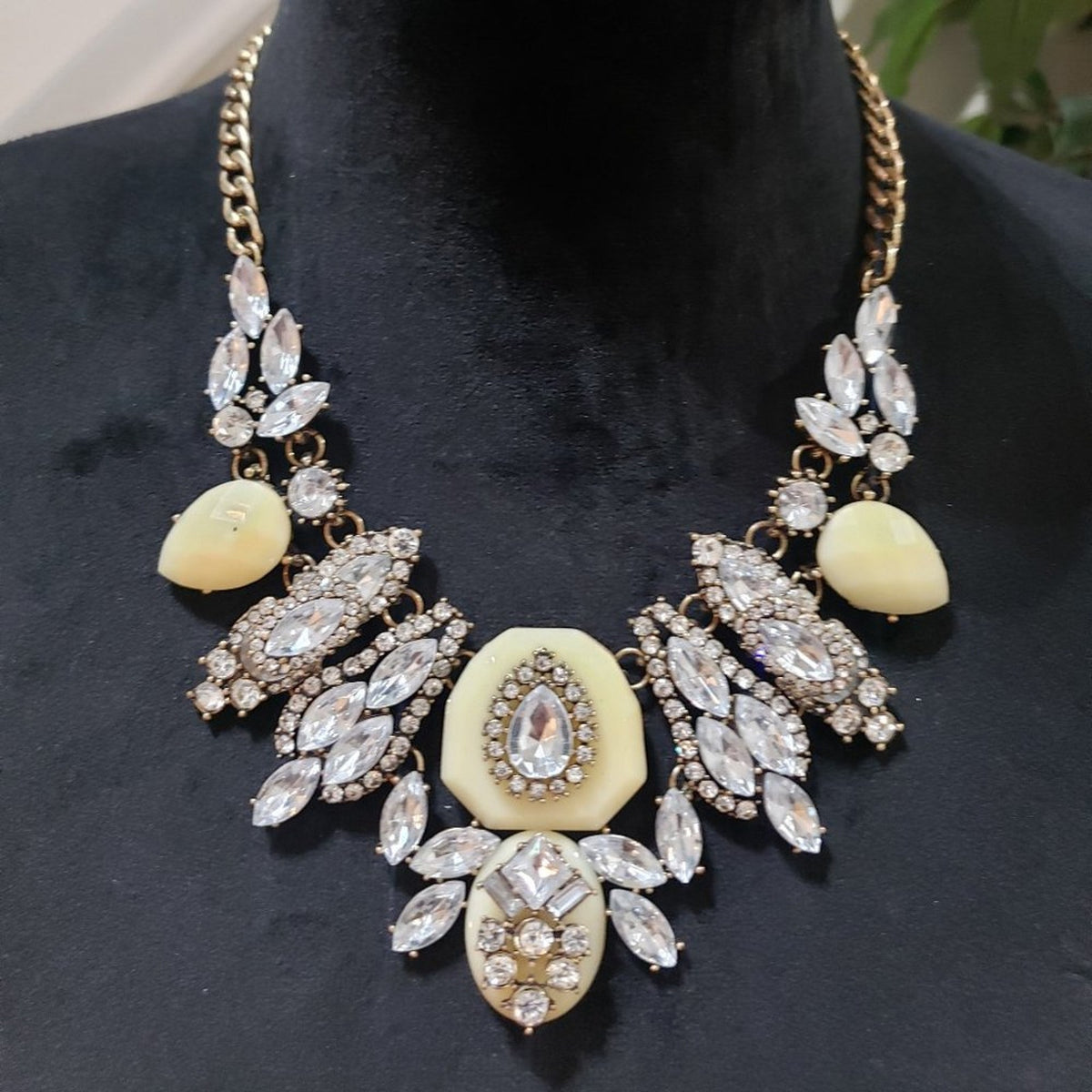 Womens Gold Tone Chain Beaded Faceted Crystal Pendant Necklace w/ Lobster Clasp