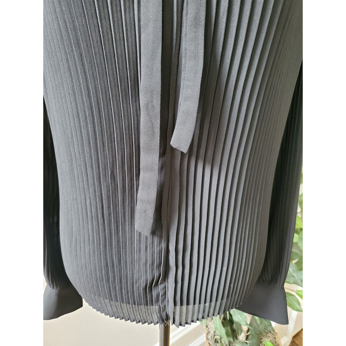 Endless Rose Black Pleated Boho Peasant Long Sleeve Tie Top Blouse Size Small