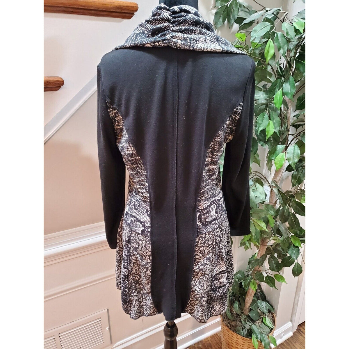 Fleur De Lis Women's Black & White Acrylic Long Sleeve Full Zip Front Jacket S