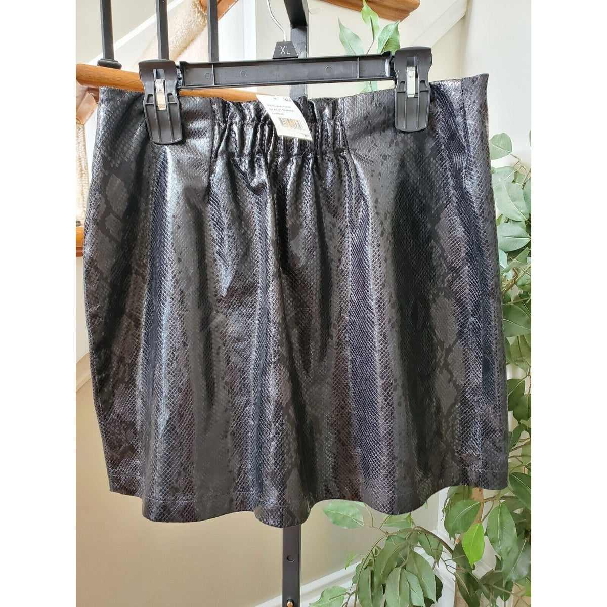 Ley Den Women’s Black Snake Faux Leather Straight Casual Mini Skirt Size Large