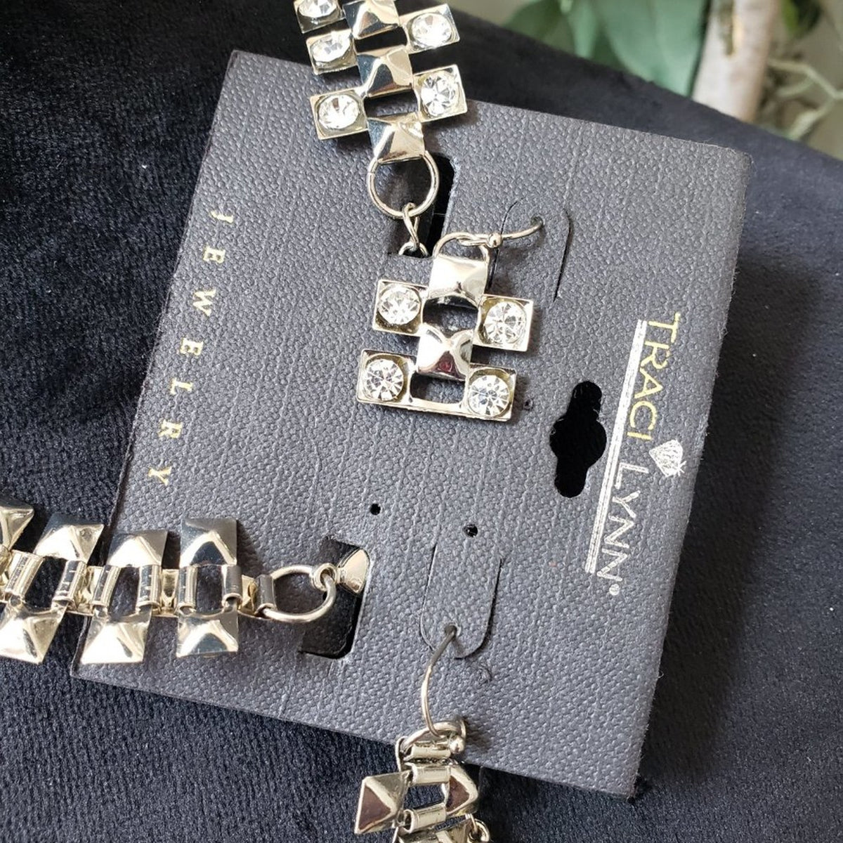 Traci Lynn Silver Camera Ready Collar Necklace Set
