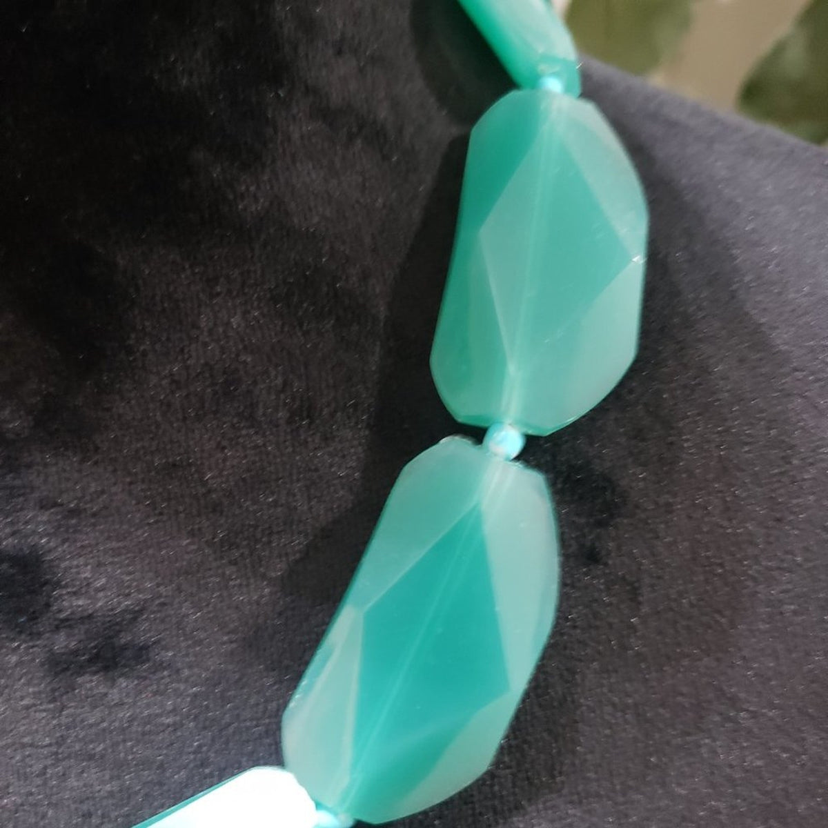 Cookie Lee Womens Faceted Large Blue Chunky Acrylic Beads Choker Necklace