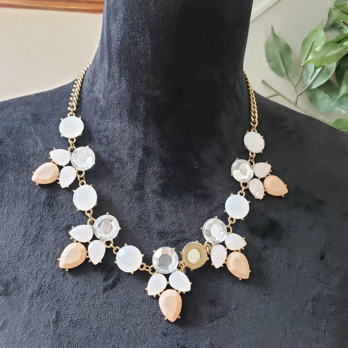 Women's White & Pink Beaded Chunky Stylish Statement Necklace