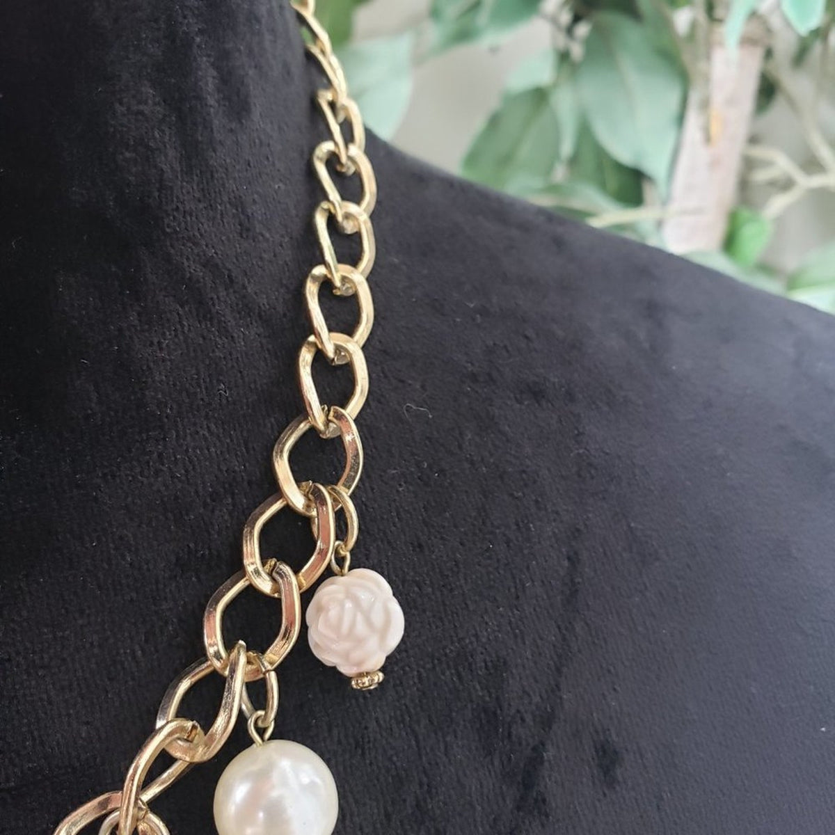 Womens Fashion Round Pearl Beads White Flower Gold Tone Heart Pendant Necklace