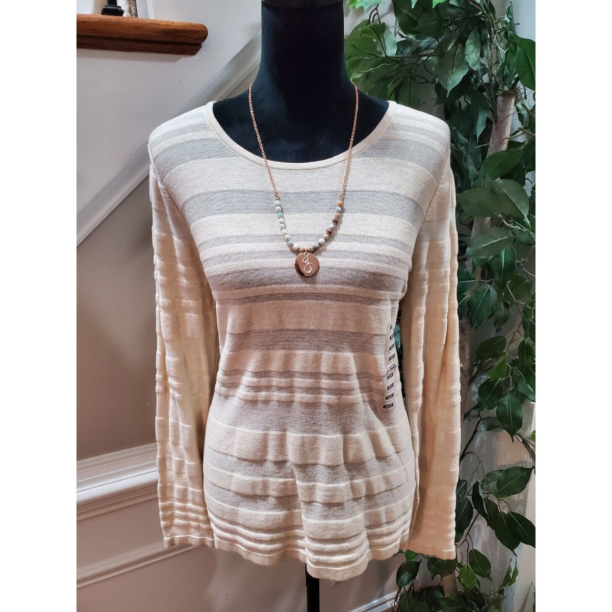 Eight Eight Eight Women's Beige Round Neck Long Sleeve Pullover Knit Sweater M