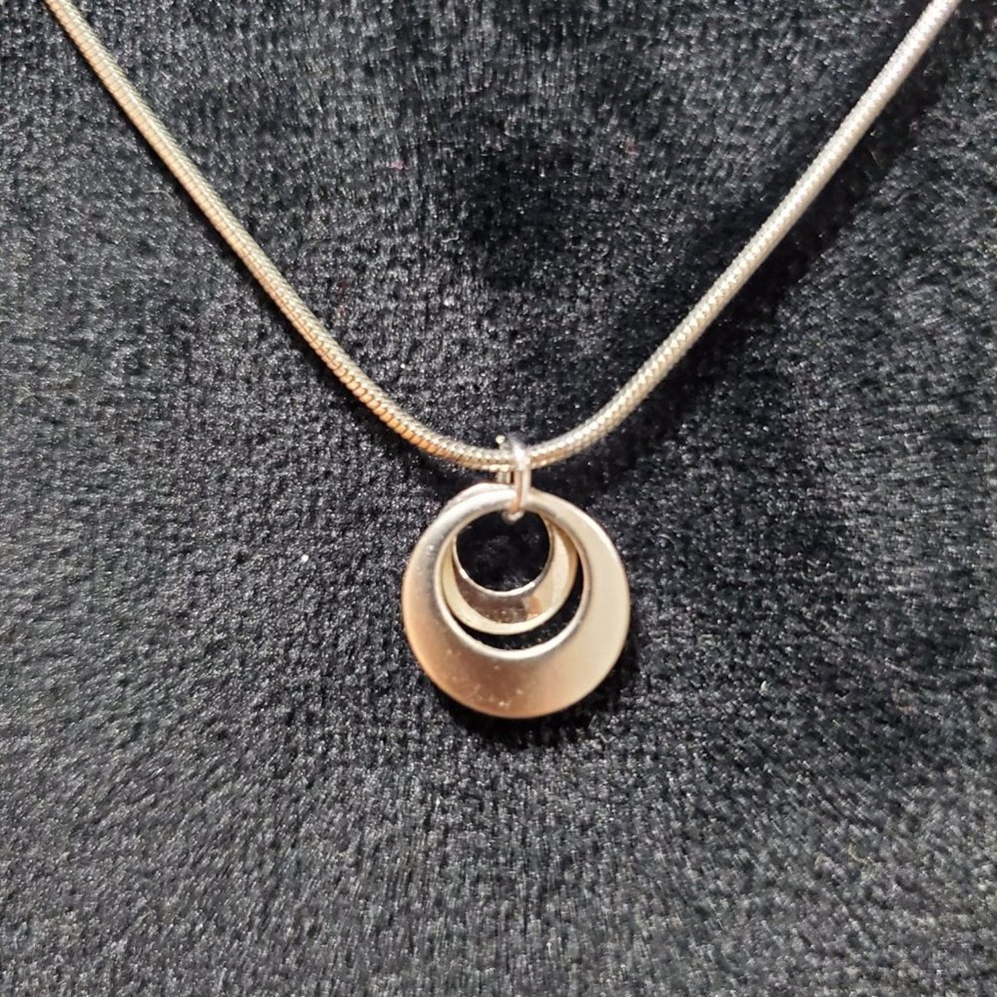 Lia Sophia Womens Gold Tone Double Circle Pendant Necklace