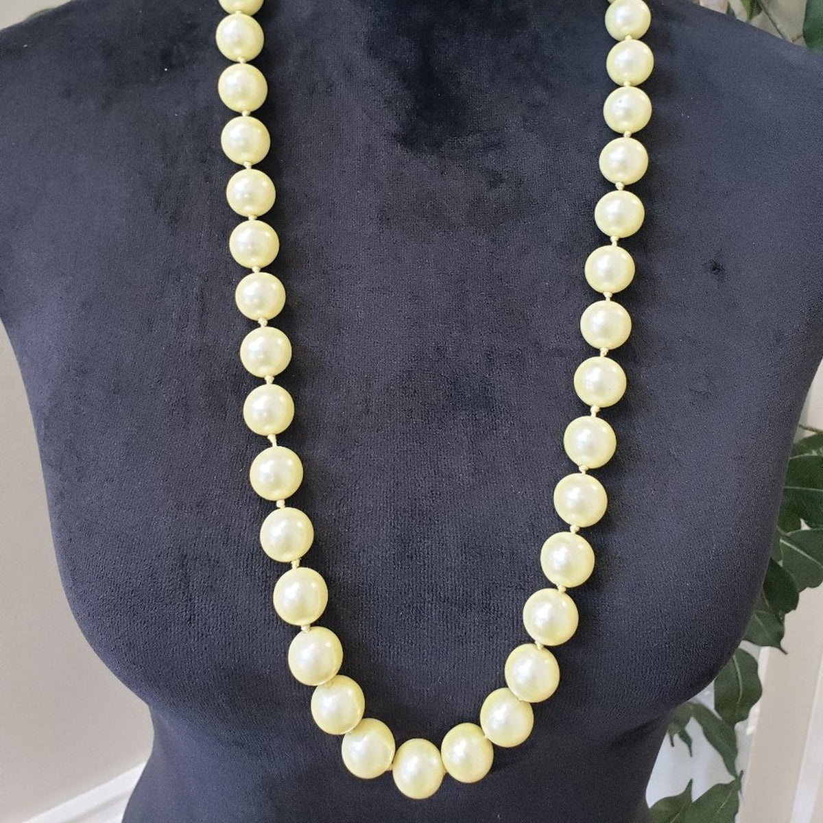 Womens Fashion Yellow Aventurine Round Glass Beaded Teardrop Necklace Jewelery