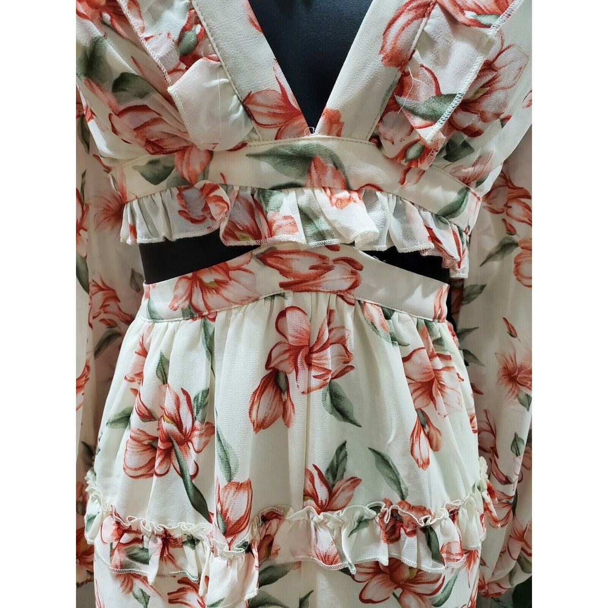 Fashion Nova Womens Cream V Neck Floral Long Sleeve 2 Piece Romper Size Medium