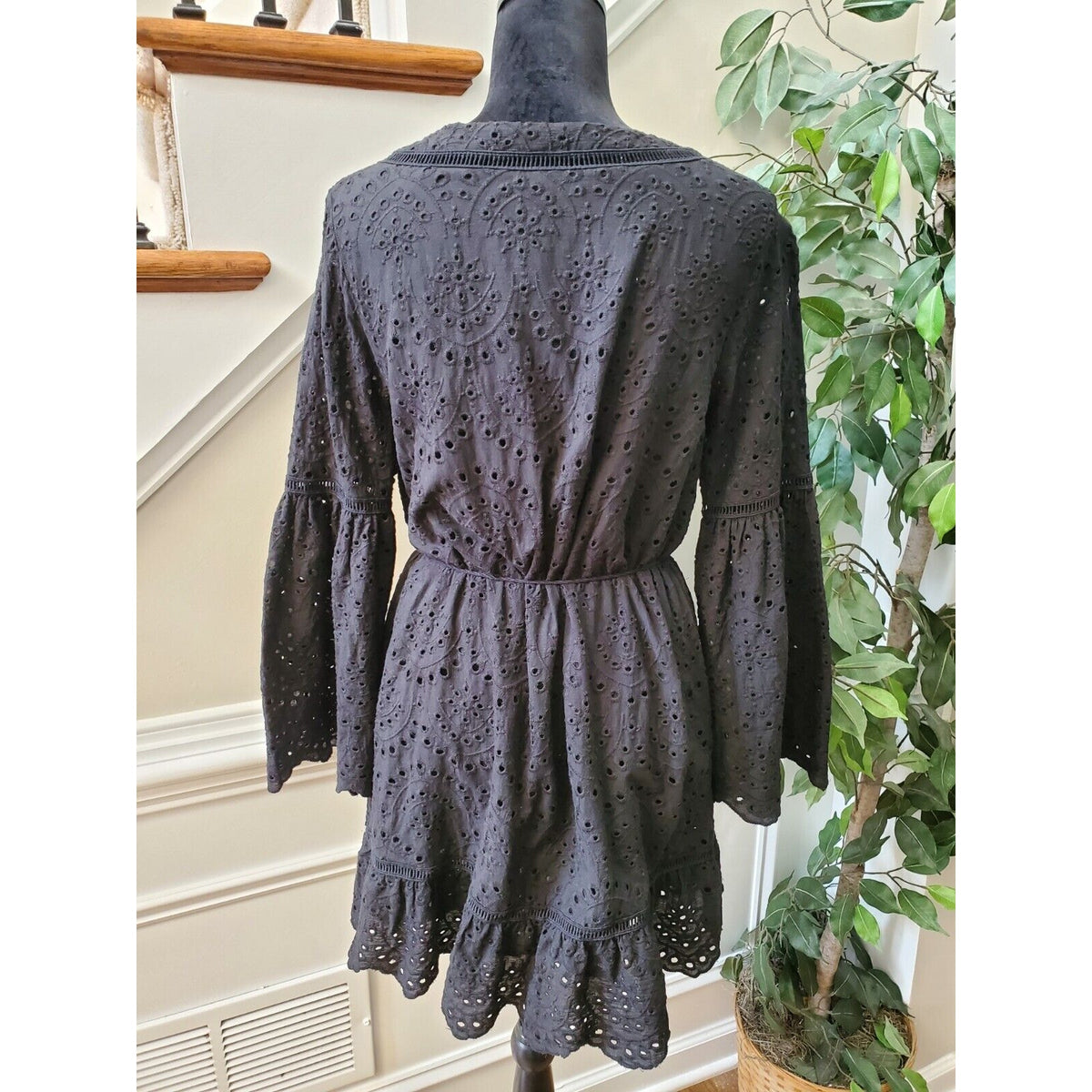 Cupcakes And Cashmere Ruben Eyelet Black Round Neck Long Sleeve Knee Length S