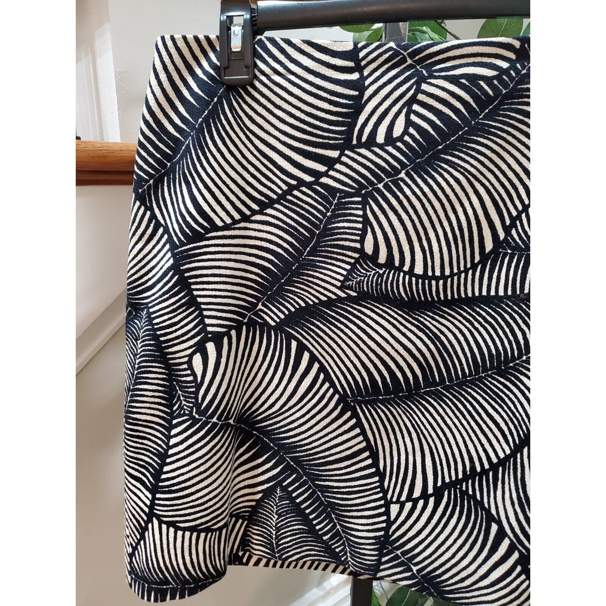 Ann Taylor Women Black & Beige Palm Print Cotton Casual Mini Pencil Skirt Size 8