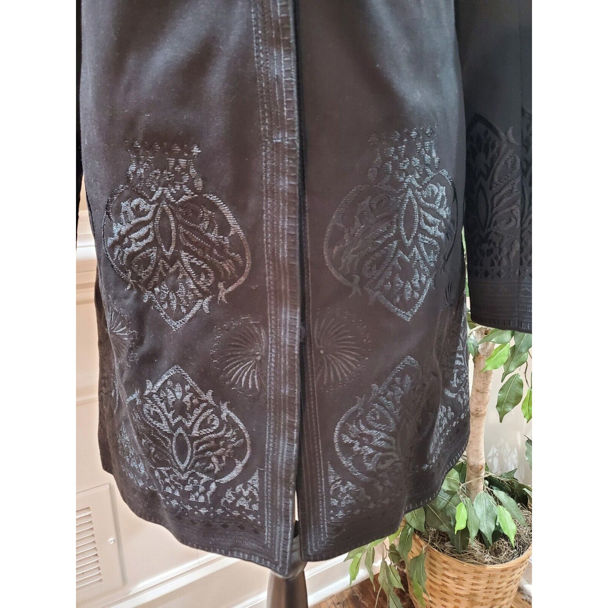 Peter Nygard Women's Black Embroidered Long Sleeve Button Front Jacket Size 12