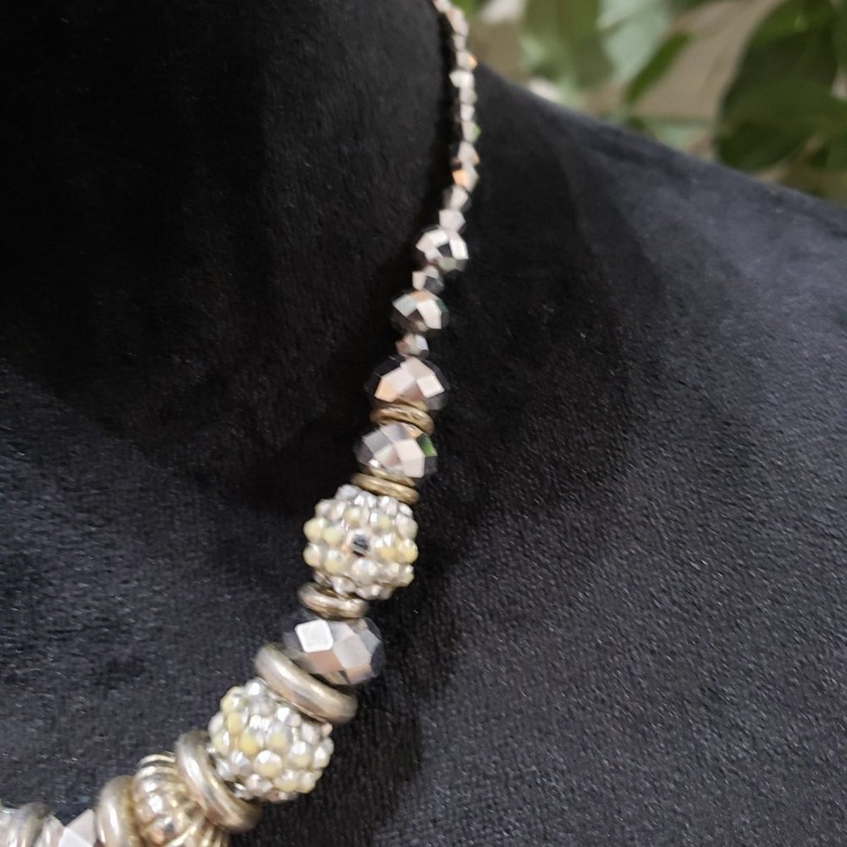 Womens Modern Fashion Chunky Charm Silver Tone Beaded Elegant Collar Necklace