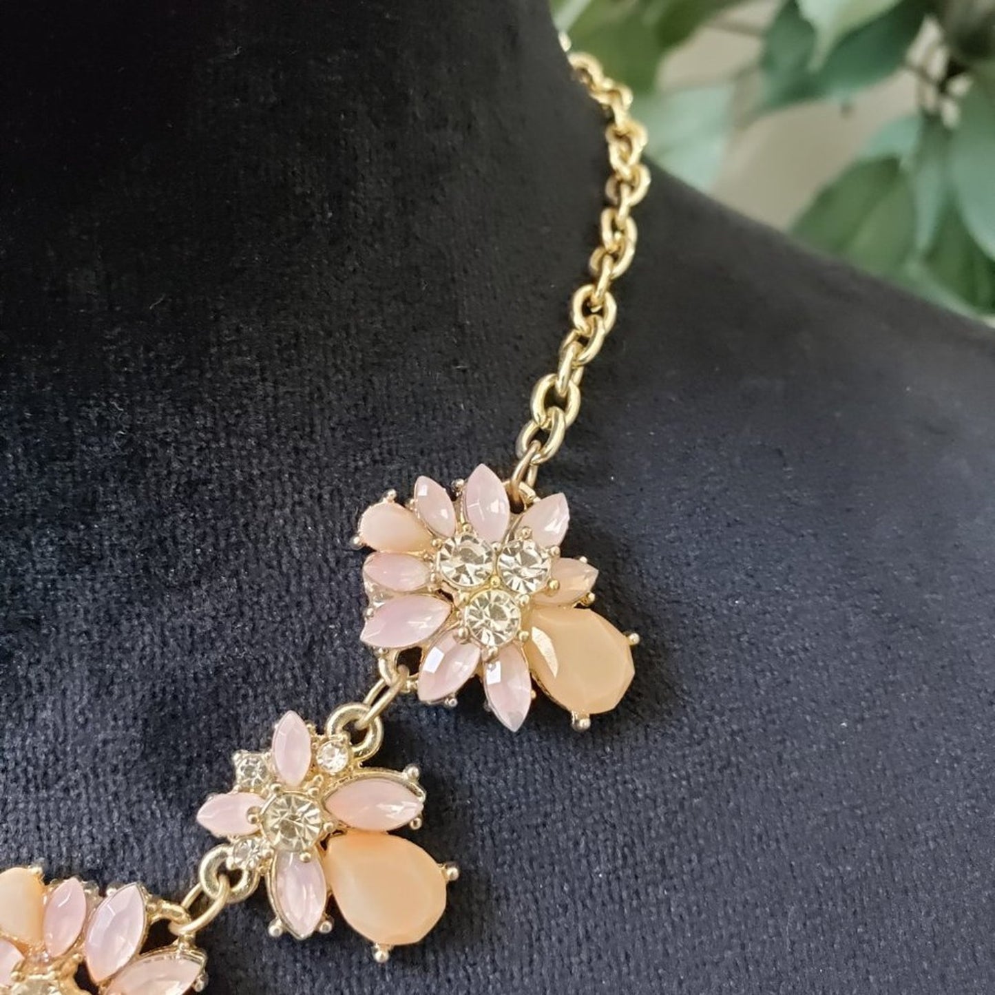 Womens Fashions Pink Gold Flowers Gemstone Collar Necklace with Lobster Clasp