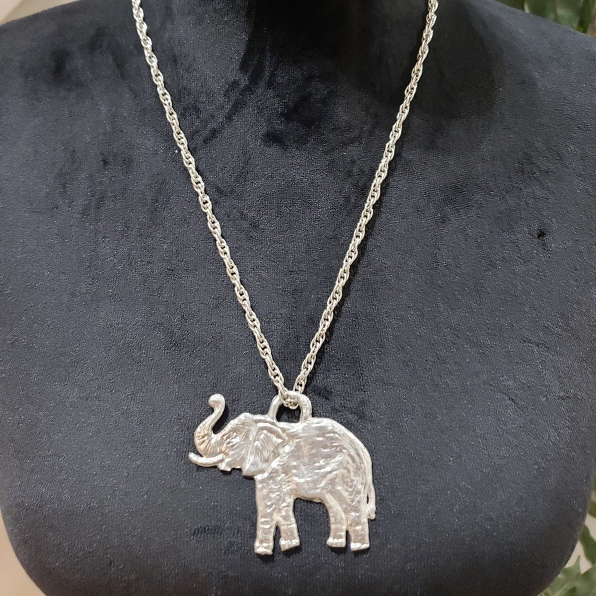 Women's Vintage Silver Tone Elephant Fashion Necklace