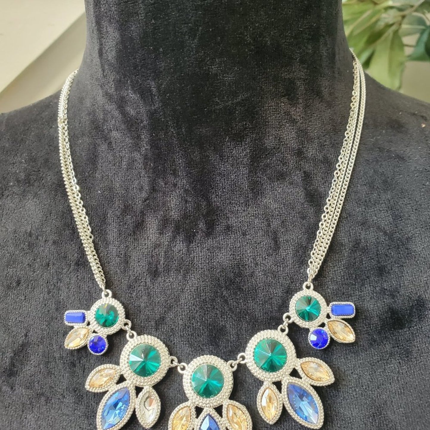 Women's Silver Blue Stones Chunky Statement Fashion Jewelry Necklace
