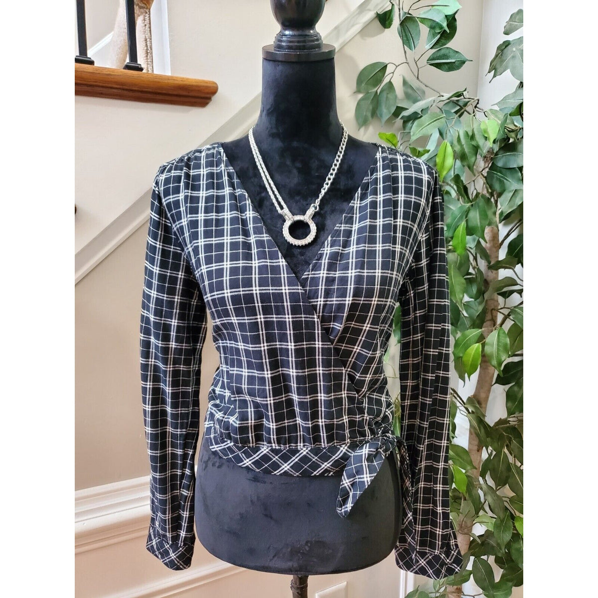Abercrombie & Fitch Women Black & White Viscose V-Neck Long Sleeve Top Blouse S