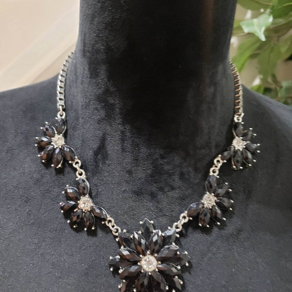 Womens Fashion Silver Tone Grey Floral Statement Choker Necklace w/ Lobster Clasp