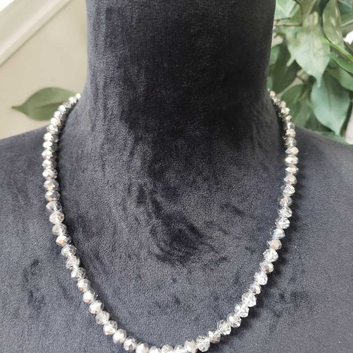 Women Vintage Shimmering Smoky Glass Crystals Bead Collar Necklace with Lobster