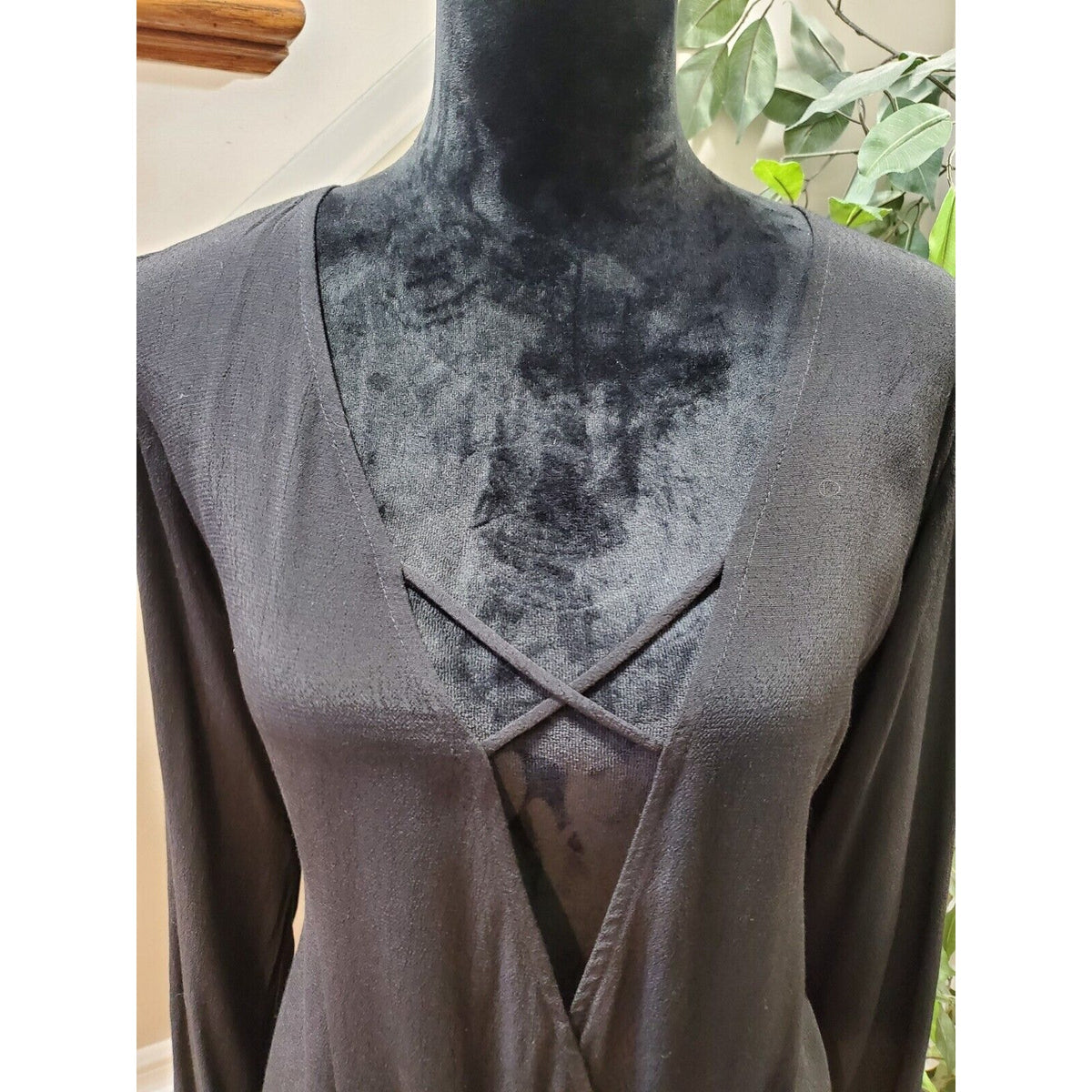 Lucy Love Women's Black 100% Rayon V-Neck Long Sleeve Casual Top Blouse Size M