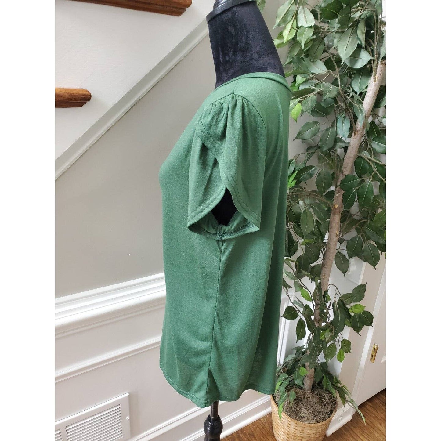 SHEIN Women's Green Polyester V-Neck Short Sleeve Casual Top Shirt Size Large