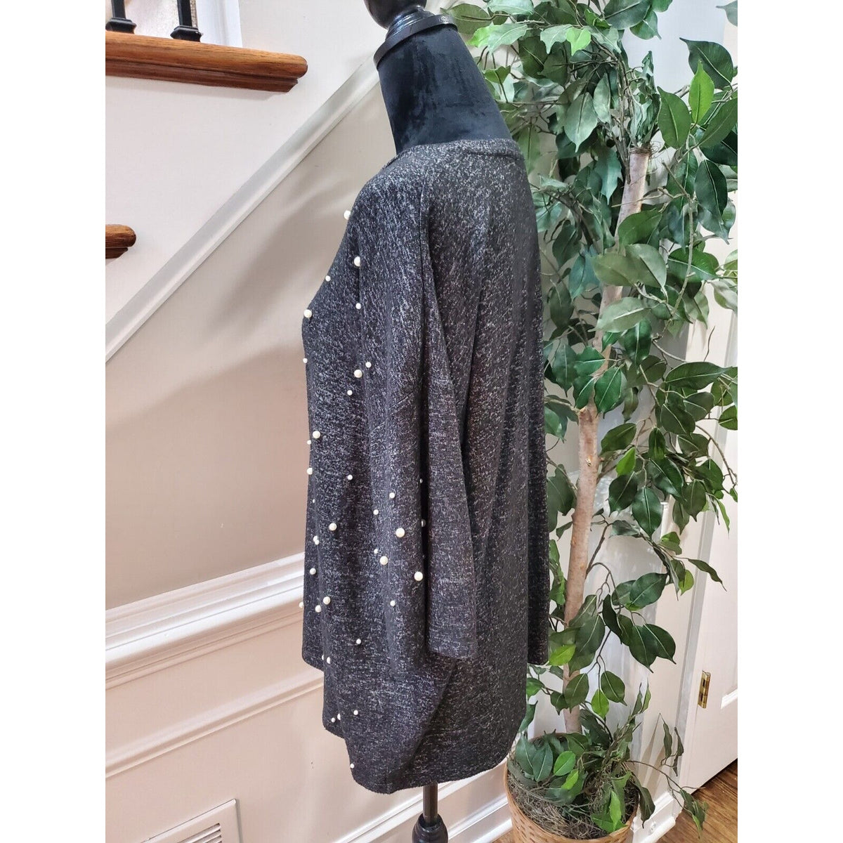 Chelsea & Theodore Women's Gray Round Neck Long Sleeve Beaded Sweater Size M