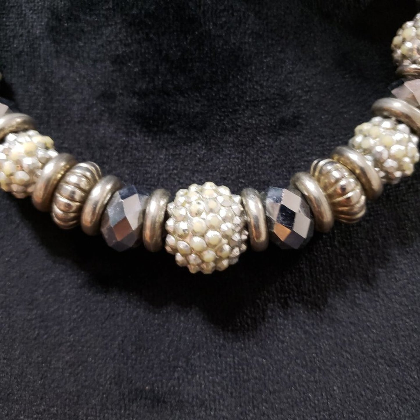 Womens Modern Fashion Chunky Charm Silver Tone Beaded Elegant Collar Necklace