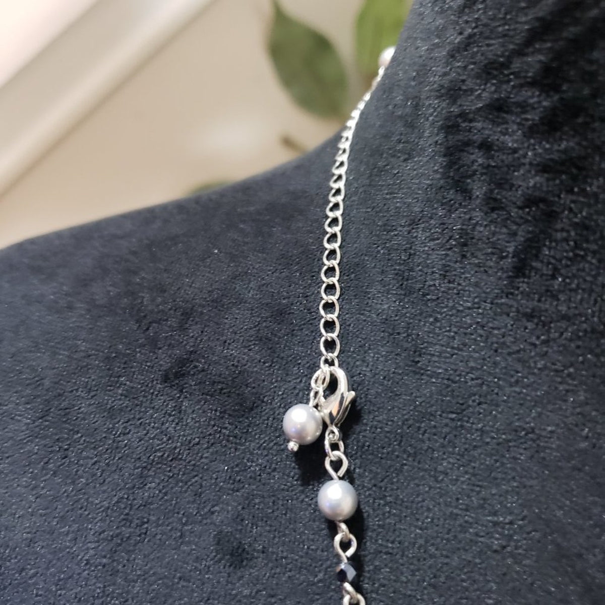 Womens Antique Faceted Crystals Faux Pearl Beaded Necklace with Lobster