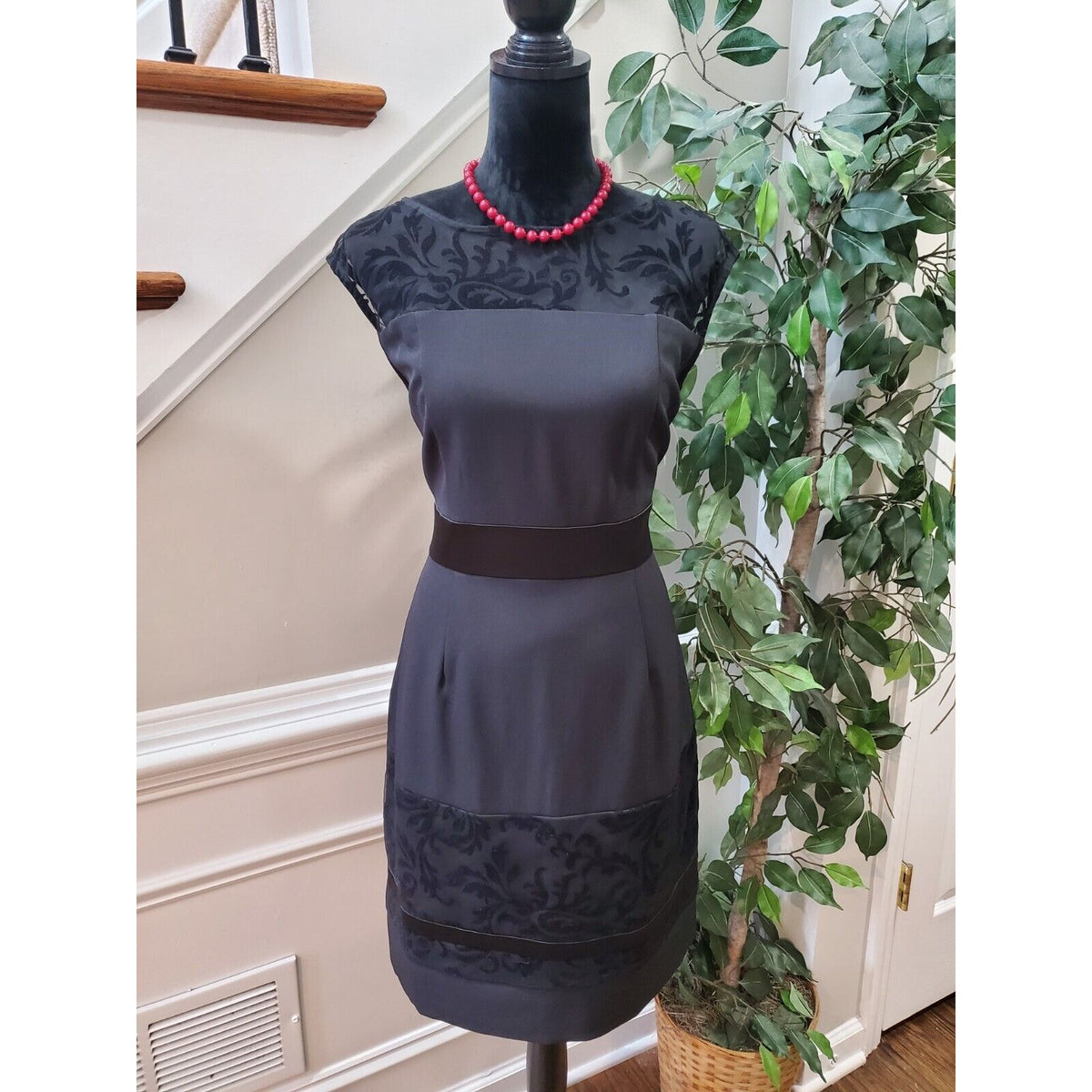 Sandra Darren Women's Black Polyester Boat Neck Sleeveless Knee Length Dress 12