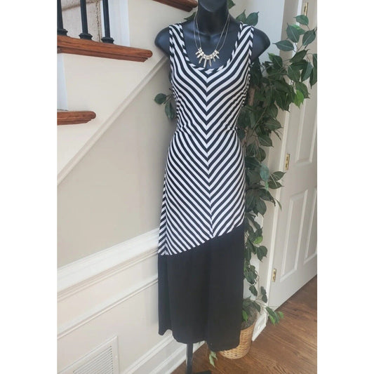 Women's Black & White Polyester Round Neck Sleeveless Casual Long Maxi Dress