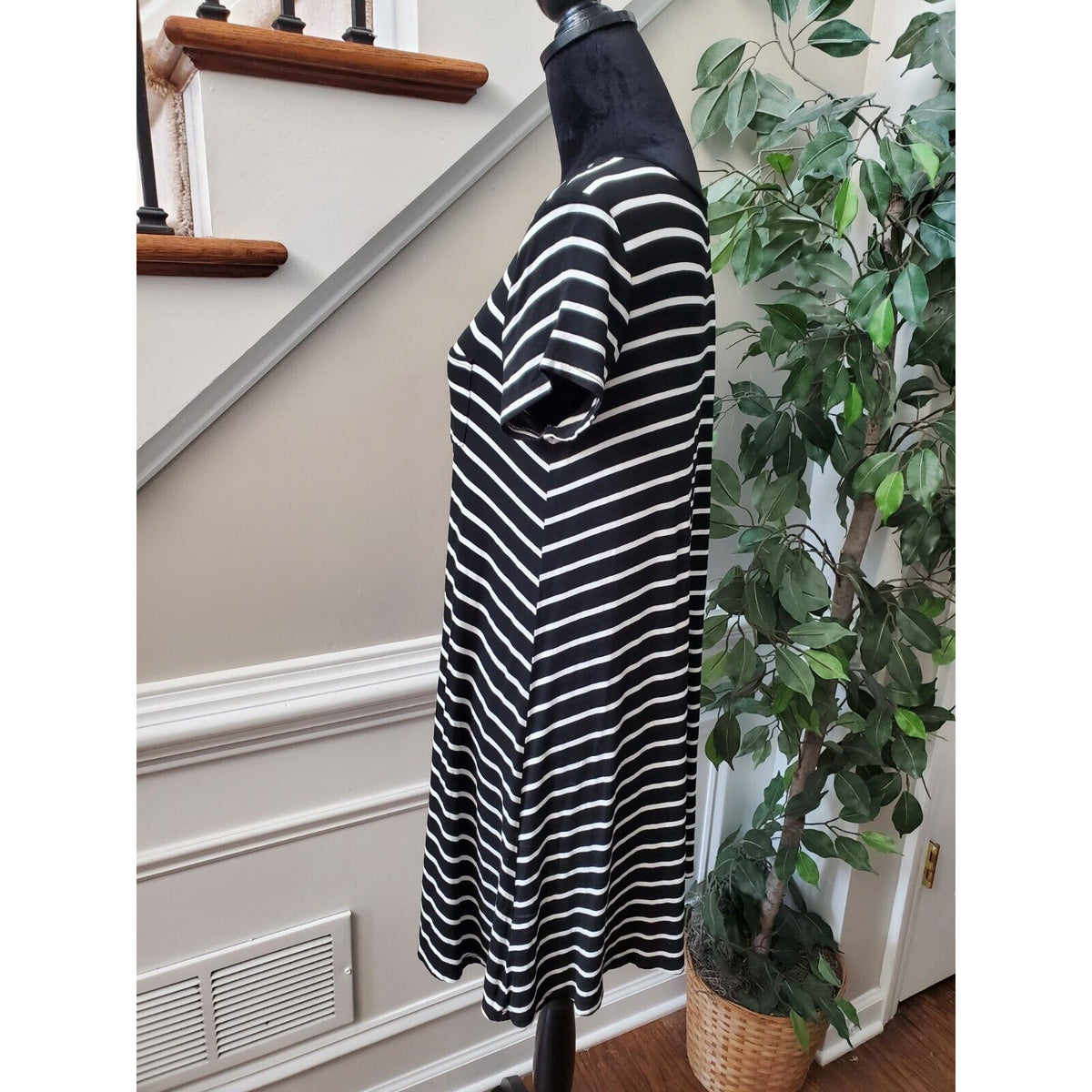 Mossimo Supply Co. Women Black & White Round Neck Knee Length Dress Size M