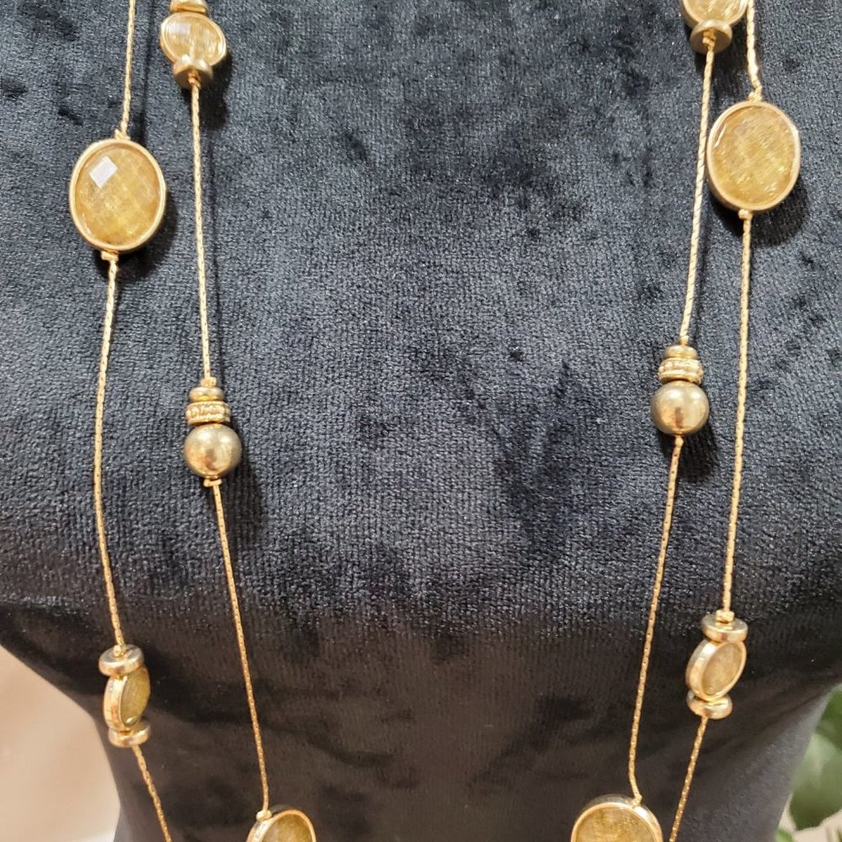 C 1946 Women's Gold Tone Beaded Double Strand Chain Fashion Jewelry Necklace