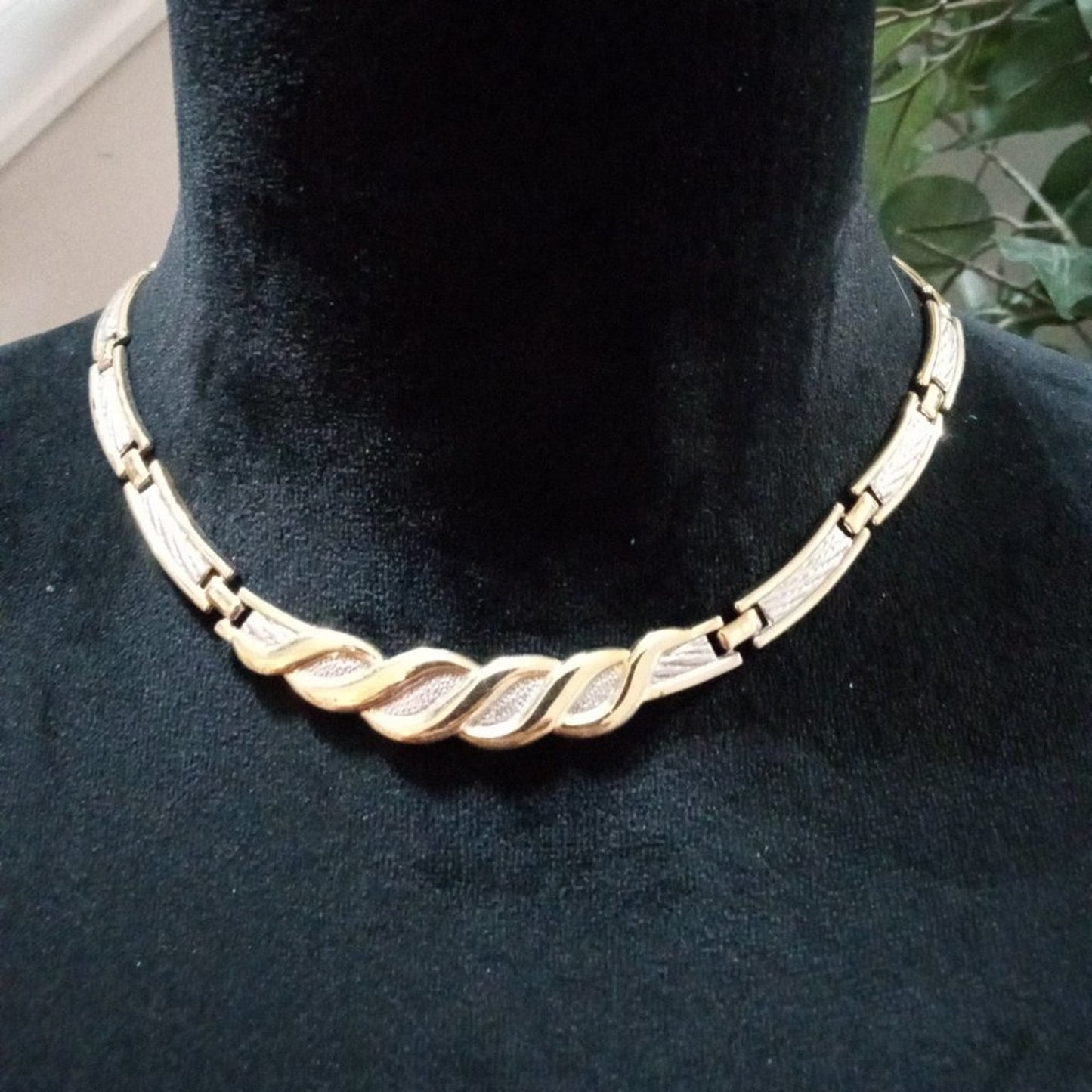 Womens Modern Fashion Chunky Gold Tone Bar Link Elegant Choker Necklace