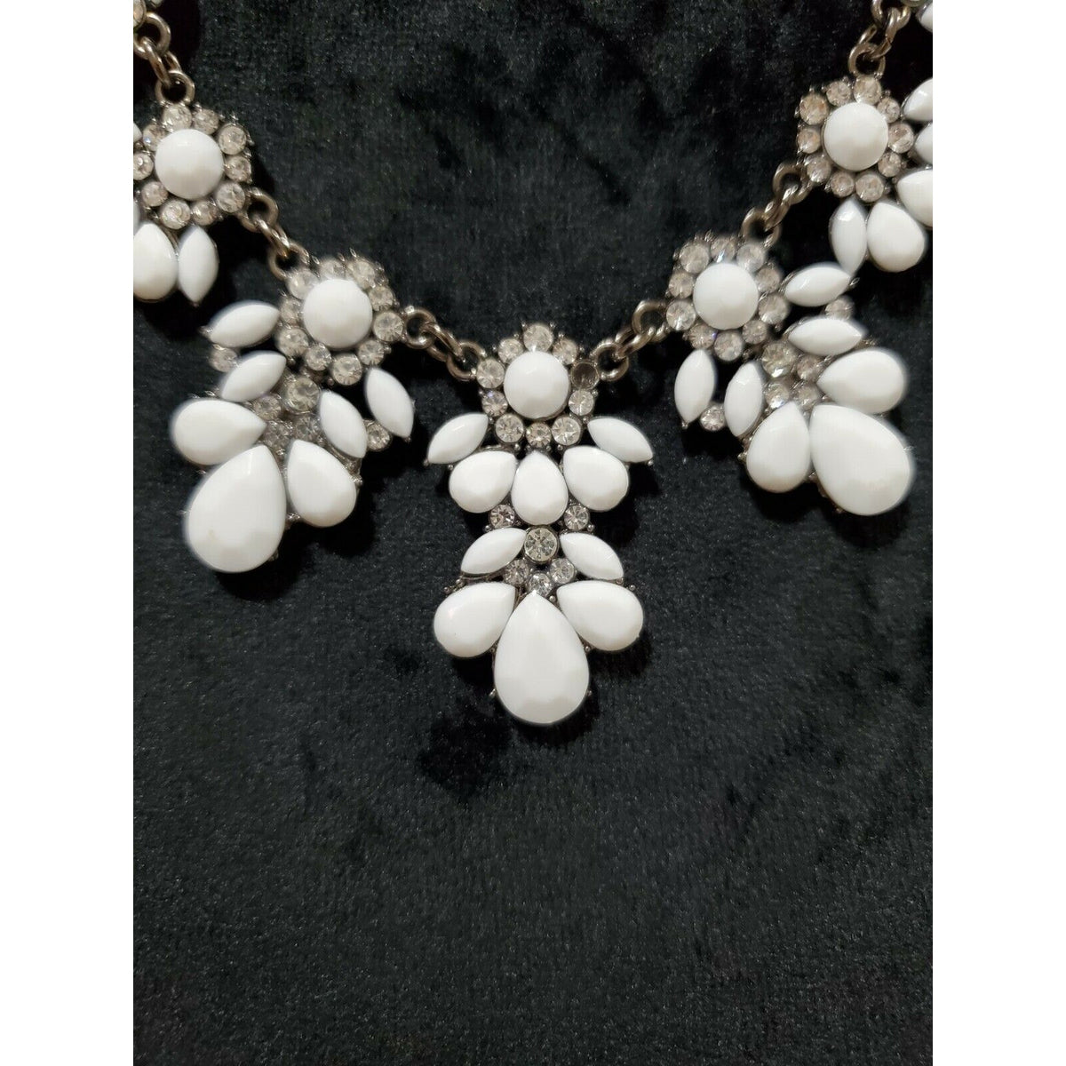Western White Floral Stylish Choker Necklace