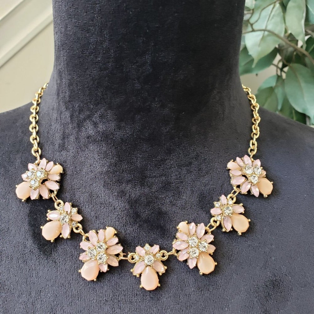 Womens Fashions Pink Gold Flowers Gemstone Collar Necklace with Lobster Clasp
