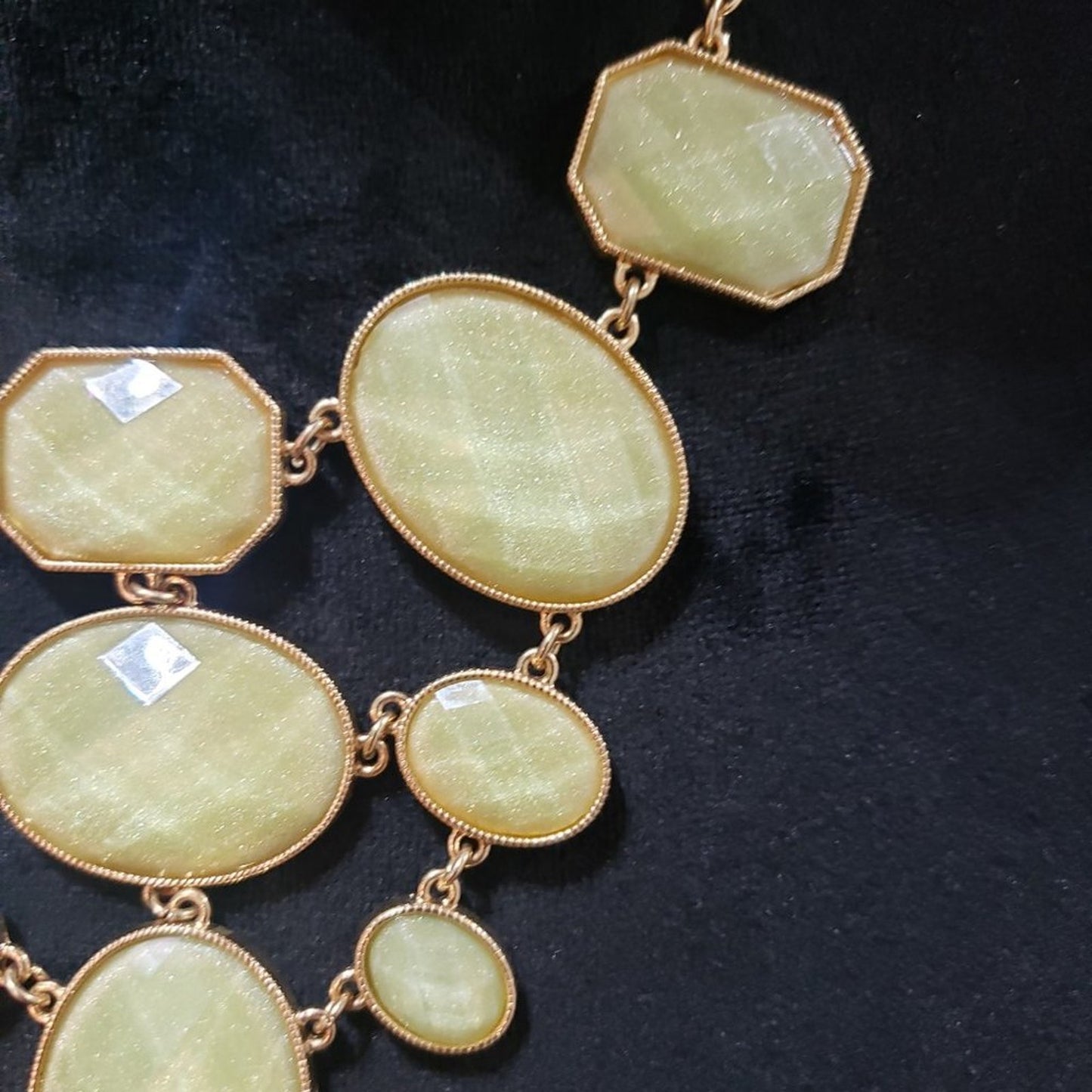 Womens Fashions Beige Glass Round Stones Collar Necklace with Lobster Clasp