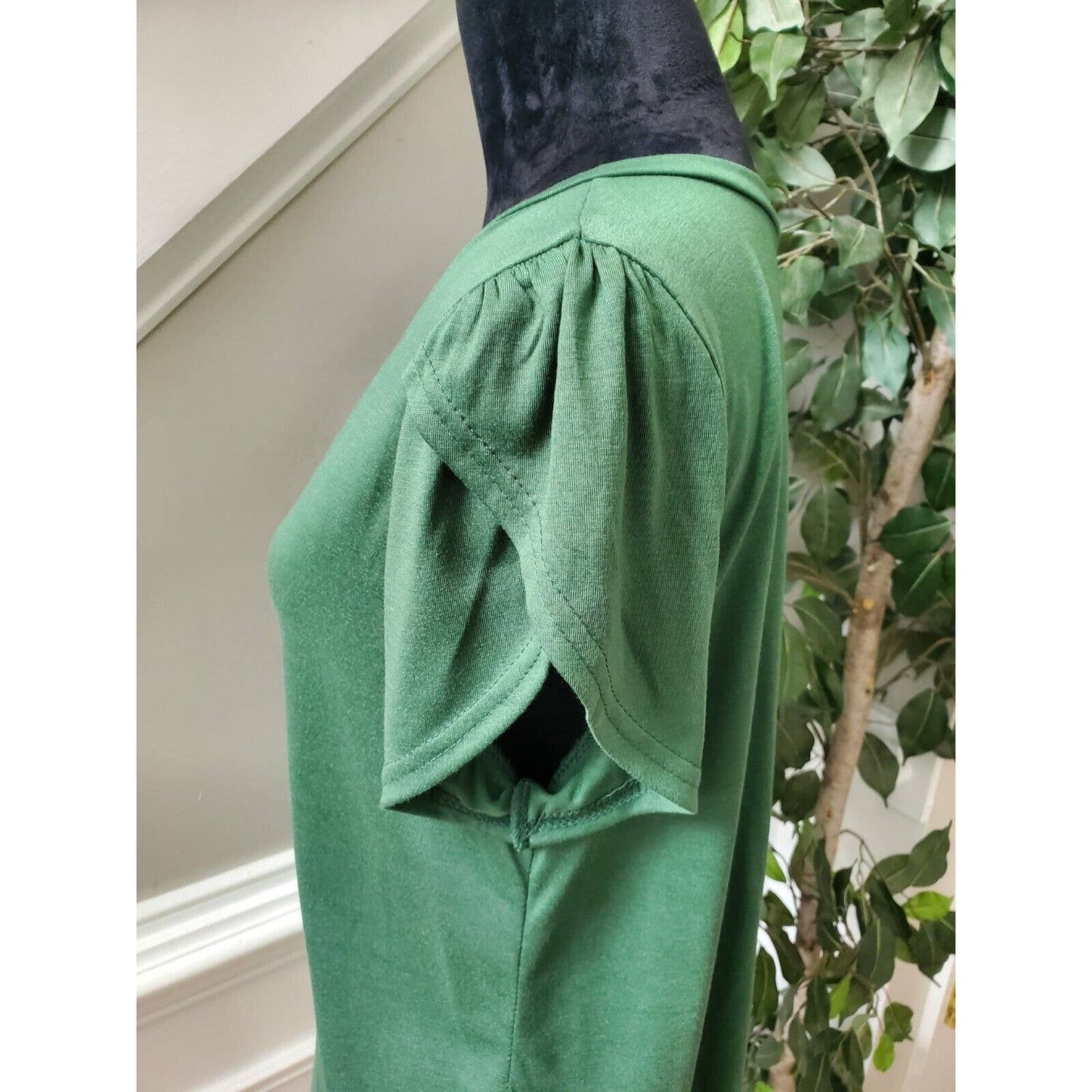 SHEIN Women's Green Polyester V-Neck Short Sleeve Casual Top Shirt Size Large