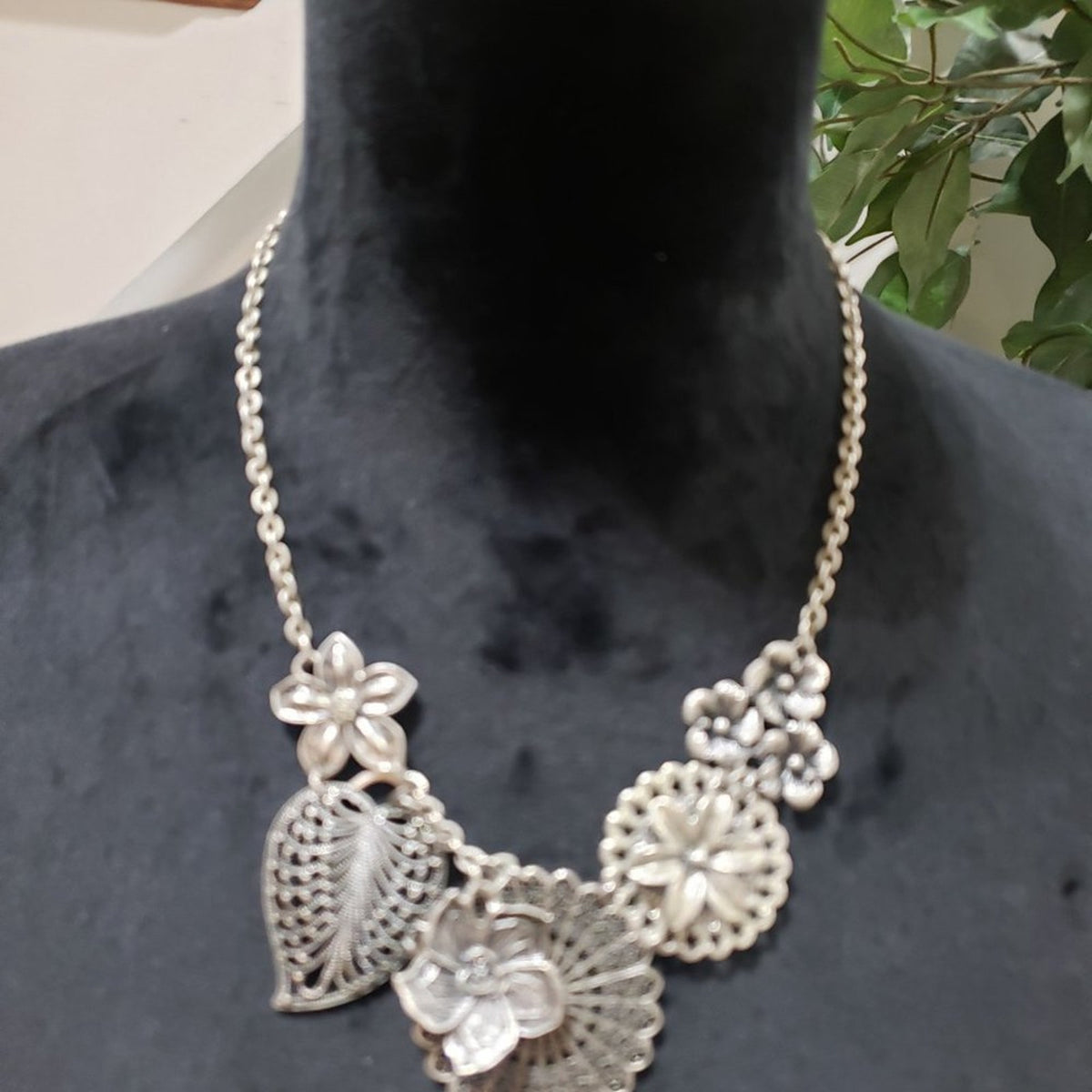 Womens Layered Silver Tone Flower Leaves Botanical Statement Necklace