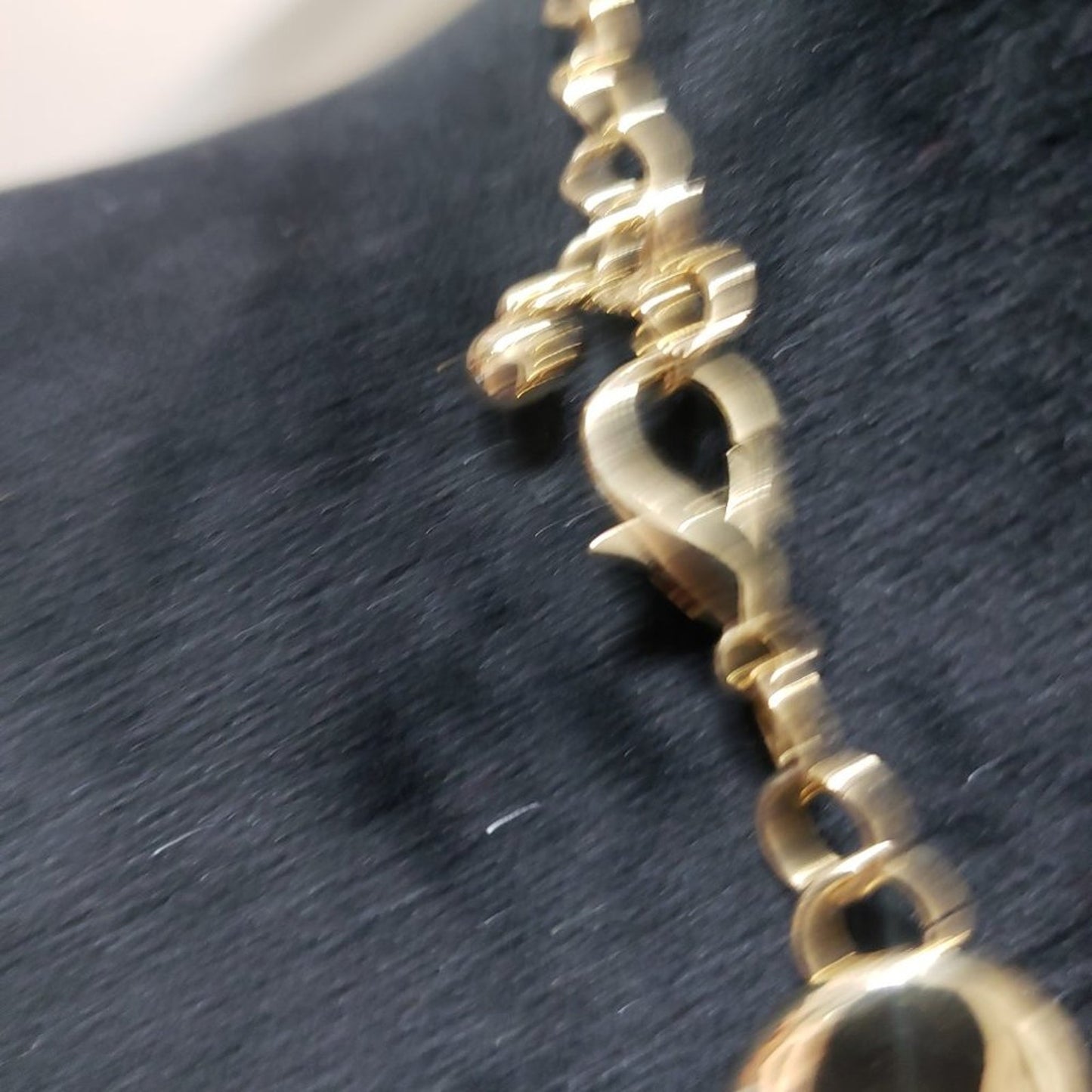 Traci  Lynn Womens Vintage Gold Tone Lobster Clasp Necklace with Earrings
