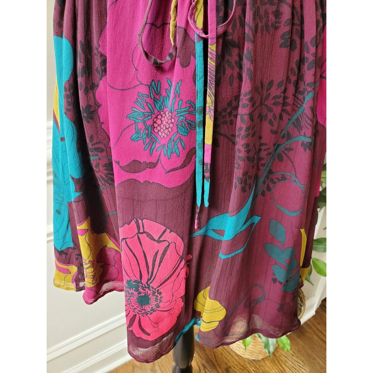 Flounce Women's Multicolor Floral Silk Round Neck Sleeveless Knee Length Dress M