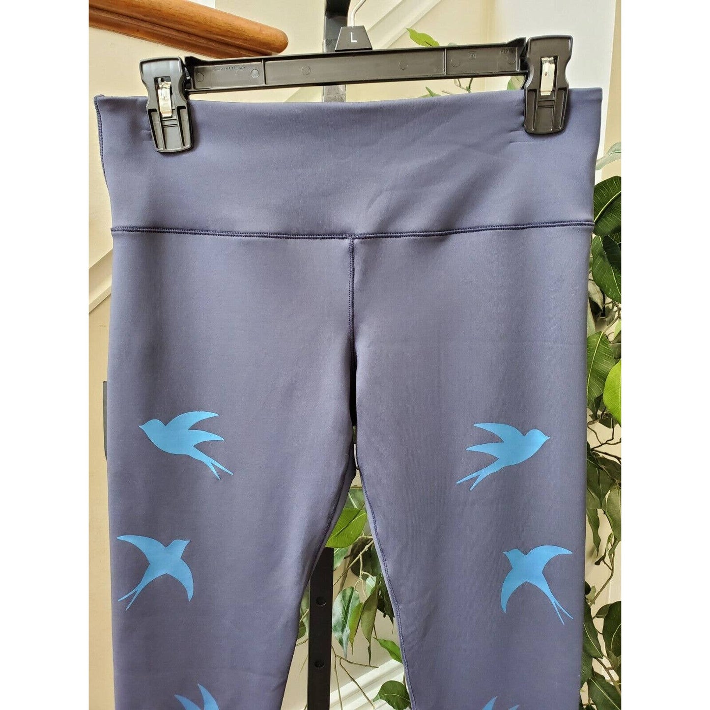 Noli Women Blue Bird Polyester Mid Rise Pull on Skinny Fit Yoga Pant Size M