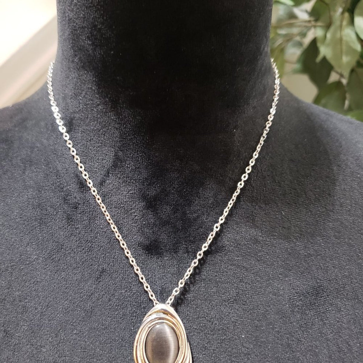 Bijoux by Meera Womens Genuine Eye Cat Stone Pendant Necklace