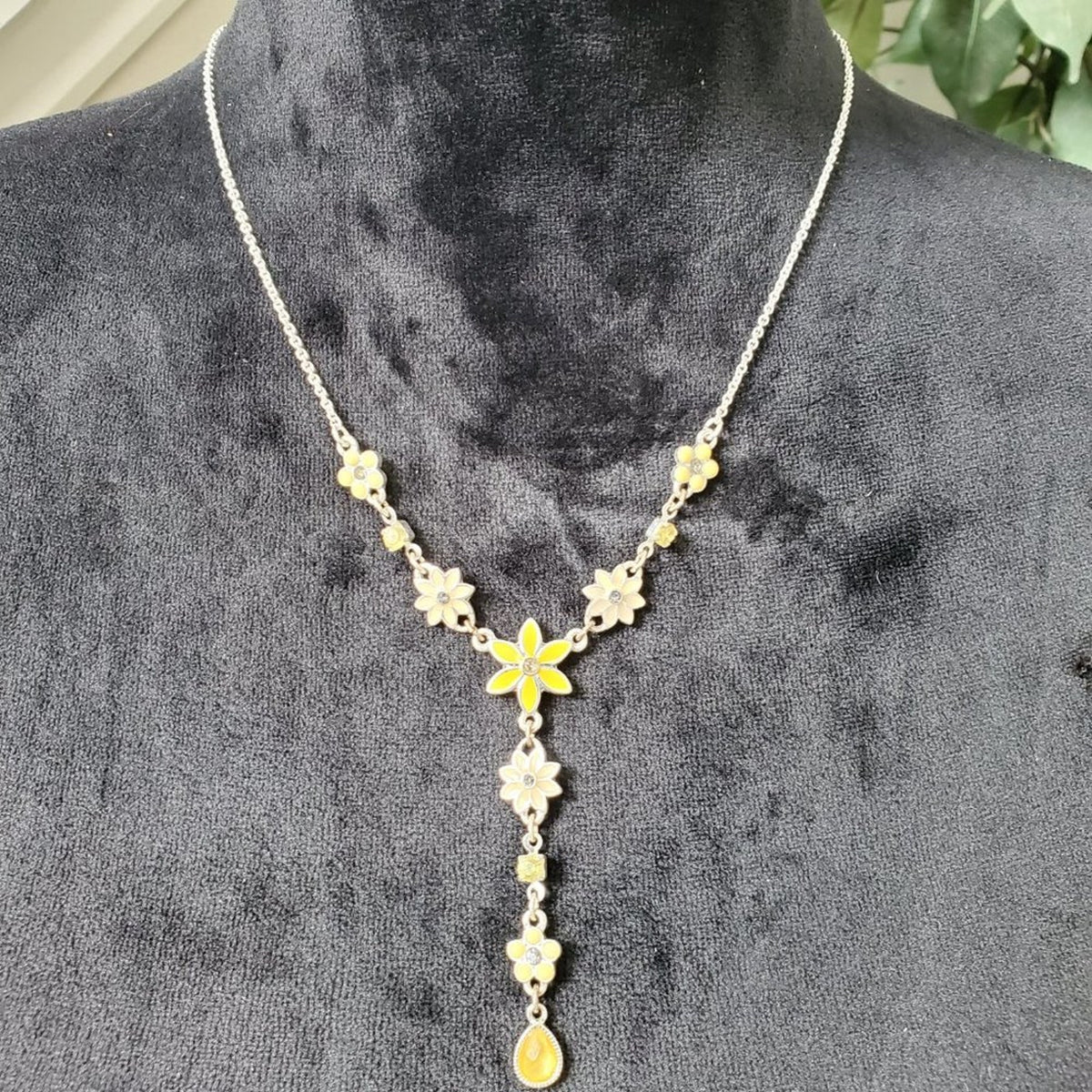 Women's Yellow Tone Flower Bead with Lobster Clasp Pendant Necklace