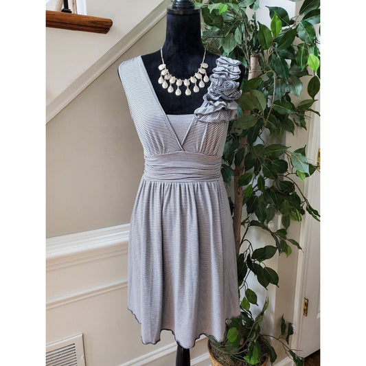 Specklers Women's White & Gray Polyester V-Neck Sleeveless Knee Length Dress M