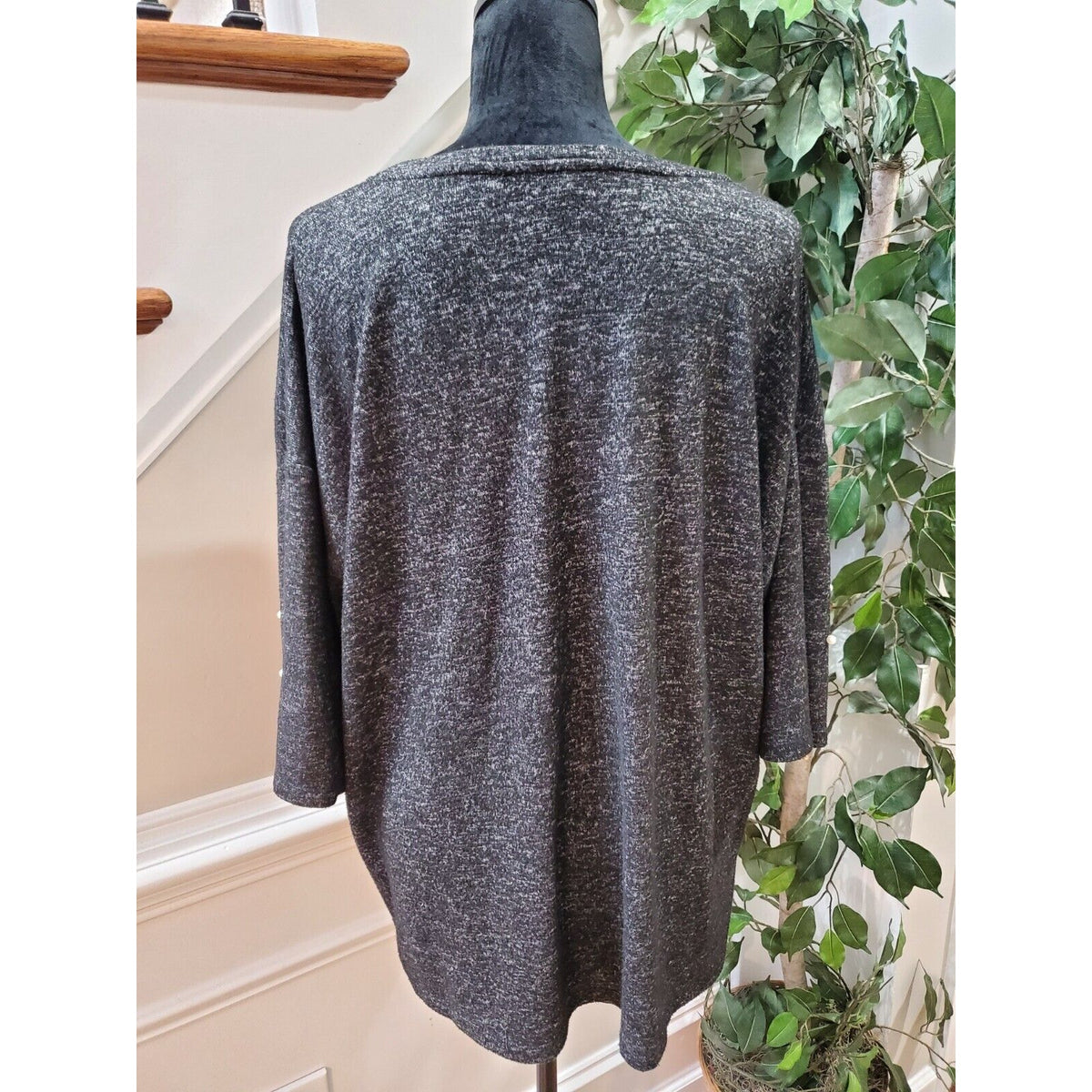 Chelsea & Theodore Women's Gray Round Neck Long Sleeve Beaded Sweater Size M