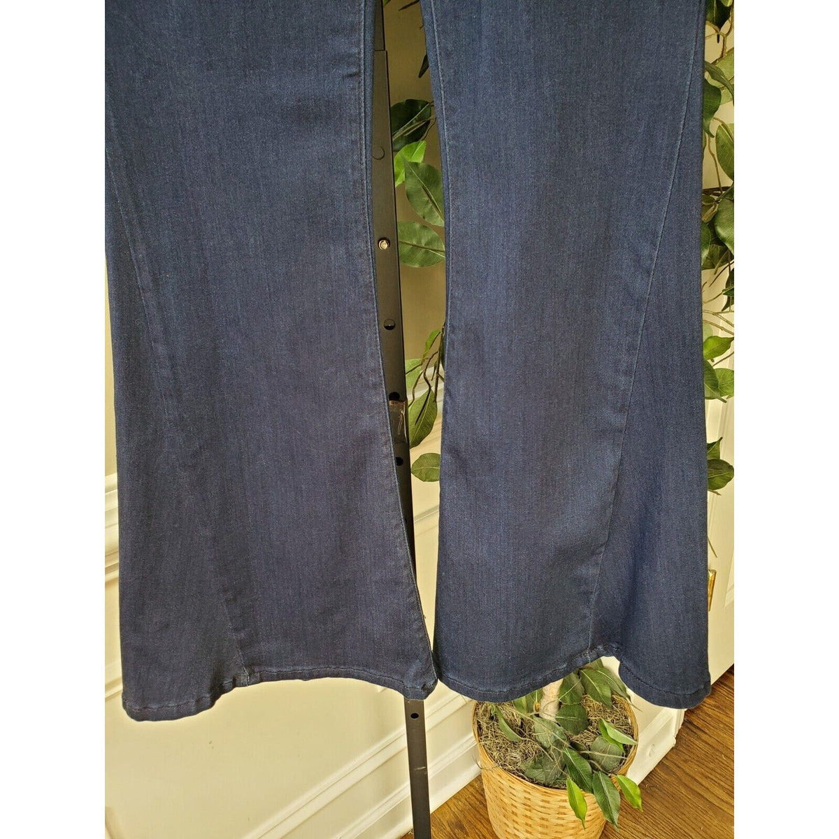 Fashion Nova Women's Blue Denim Cotton Legs Dark Wash Casual Flare Jeans 11/30