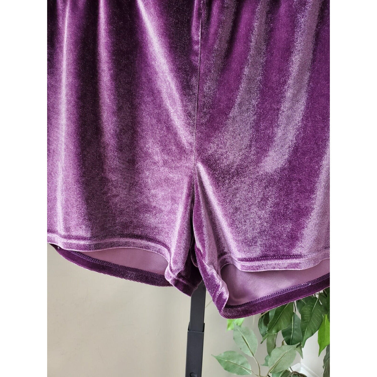Torrid Curve Women’s Plus Purple Velvet Velour Comfort Pull On Shorts Size 0