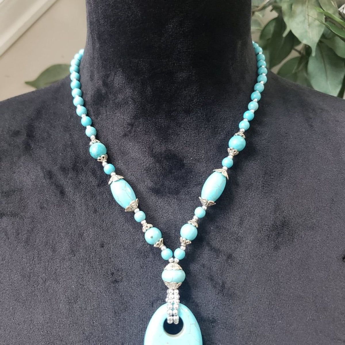 Womens Beaded Southwestern Style Faux Turquoise Pendant Necklace with Lobster
