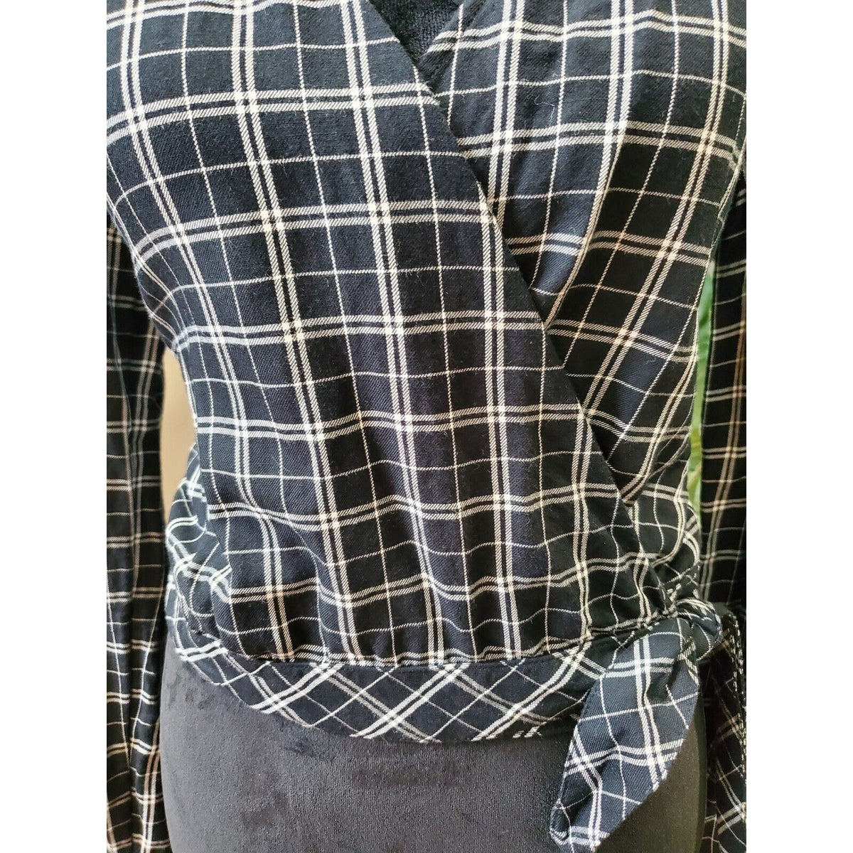 Abercrombie & Fitch Women Black & White Viscose V-Neck Long Sleeve Top Blouse S