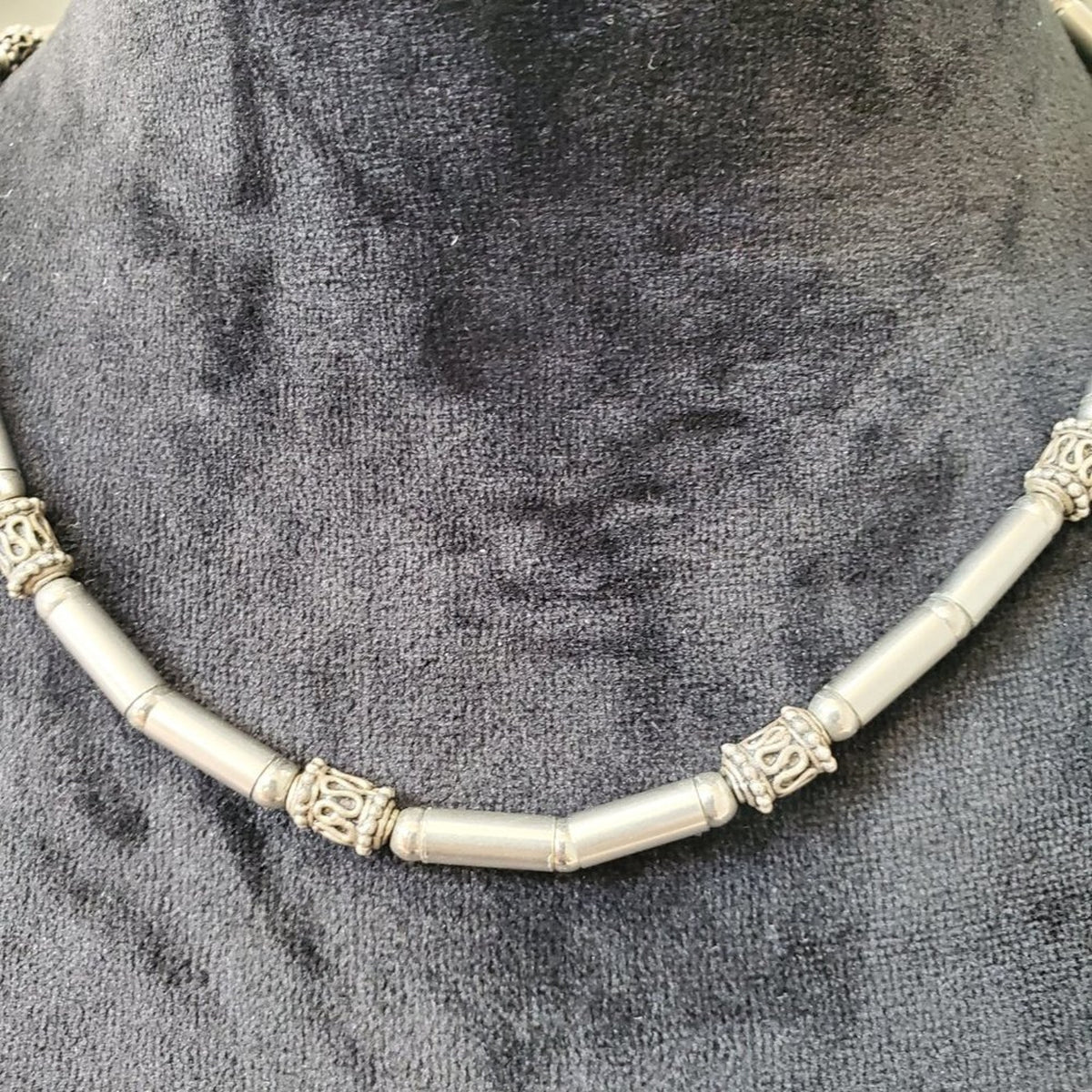Women's Silver Tone Metal Tube Flower Link Choker Necklace